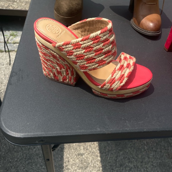 Tory Burch Lola’s Woven Jute & Leather Sandal - Picture 3 of 6